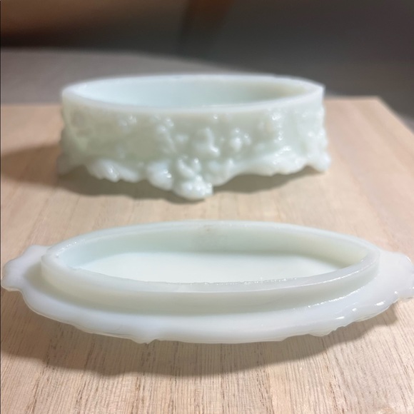 Sold!1950s Fostoria Jenny Lind Milk Glass Hat Pin Box And Oval Vanity Tray - Picture 3 of 10